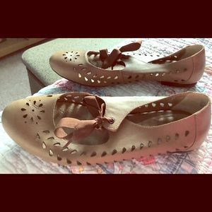 Born Concept Brown ballet flats with cutout detail